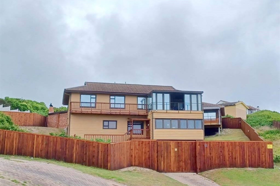 5 Bedroom Property for Sale in Beachview Eastern Cape